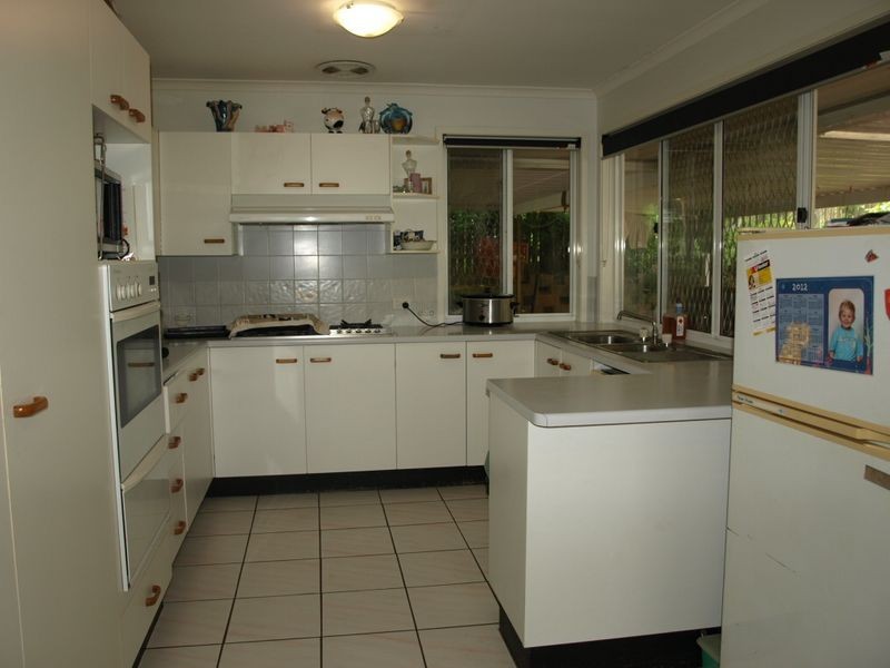 8 Brewster Court, Petrie QLD 4502