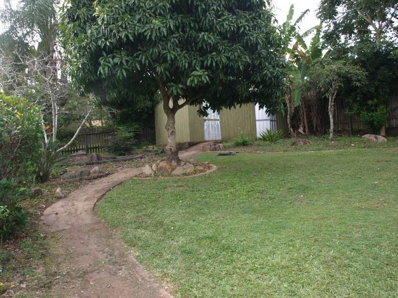 8 Brewster Court, Petrie QLD 4502