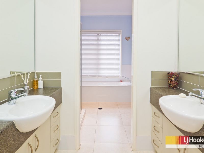 129 Corvus Drive, Cashmere QLD 4500