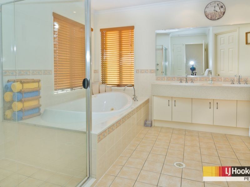 40 Hunter Circuit, Petrie QLD 4502