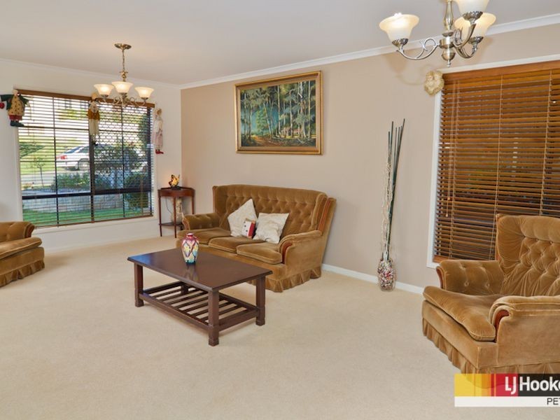 40 Hunter Circuit, Petrie QLD 4502