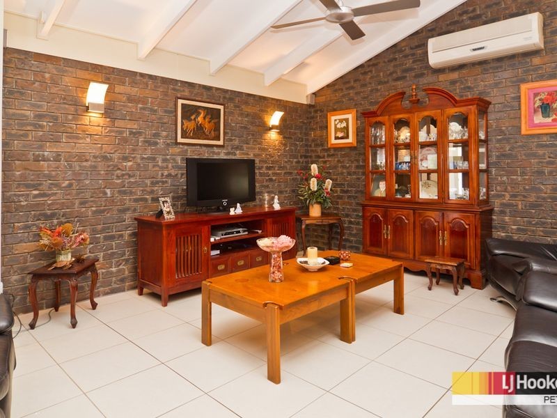 4 St Quentin Rd, Petrie QLD 4502
