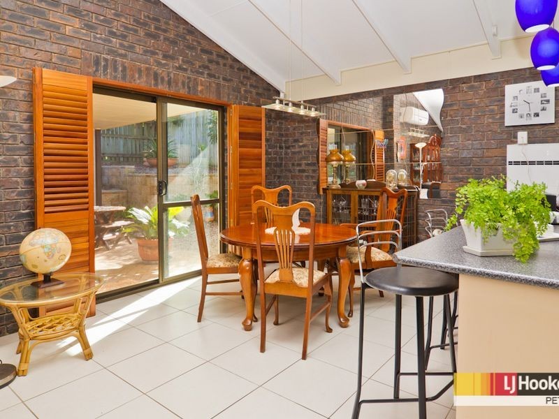 4 St Quentin Rd, Petrie QLD 4502