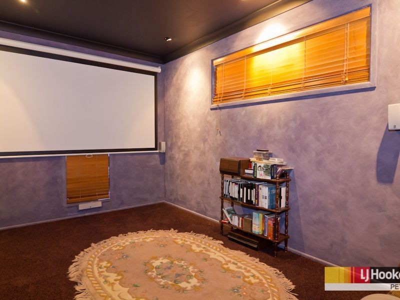 4 St Quentin Rd, Petrie QLD 4502