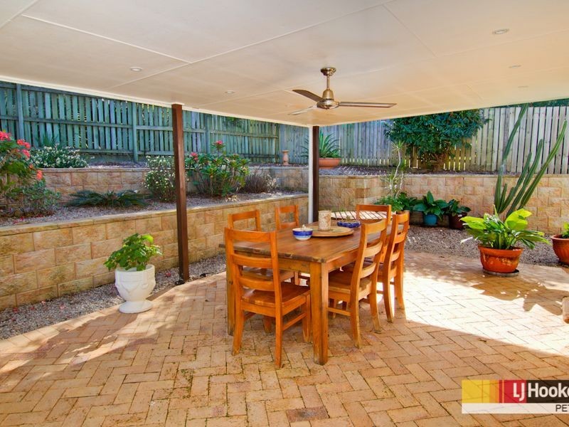4 St Quentin Rd, Petrie QLD 4502