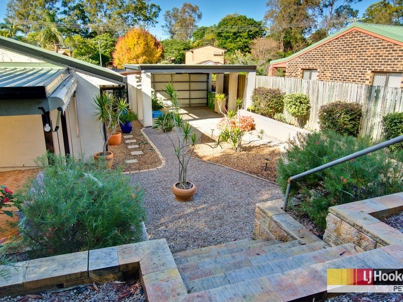 4 St Quentin Rd, Petrie QLD 4502