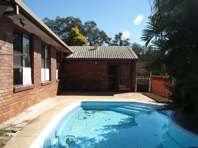 42 Woonara Drive, Petrie QLD 4502