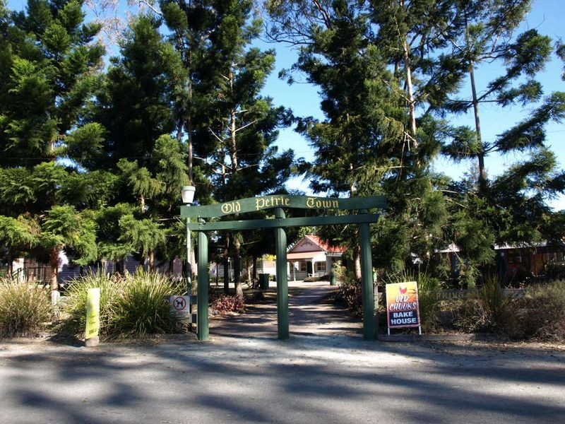 19 Frenchs Road, Petrie QLD 4502