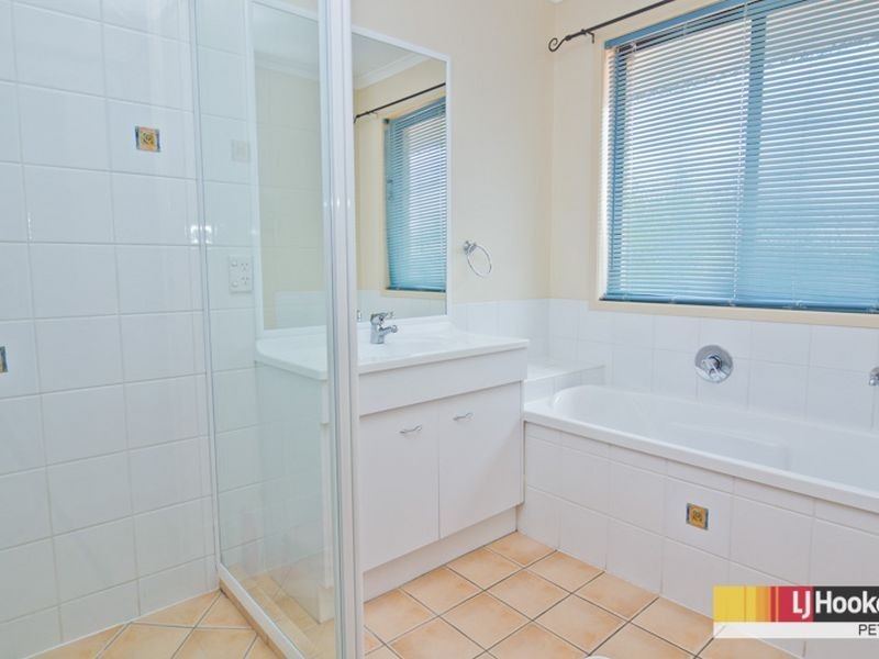 4 Ruby Crescent, Petrie QLD 4502