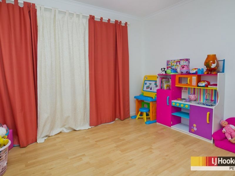 13 Eacham Street, Petrie QLD 4502