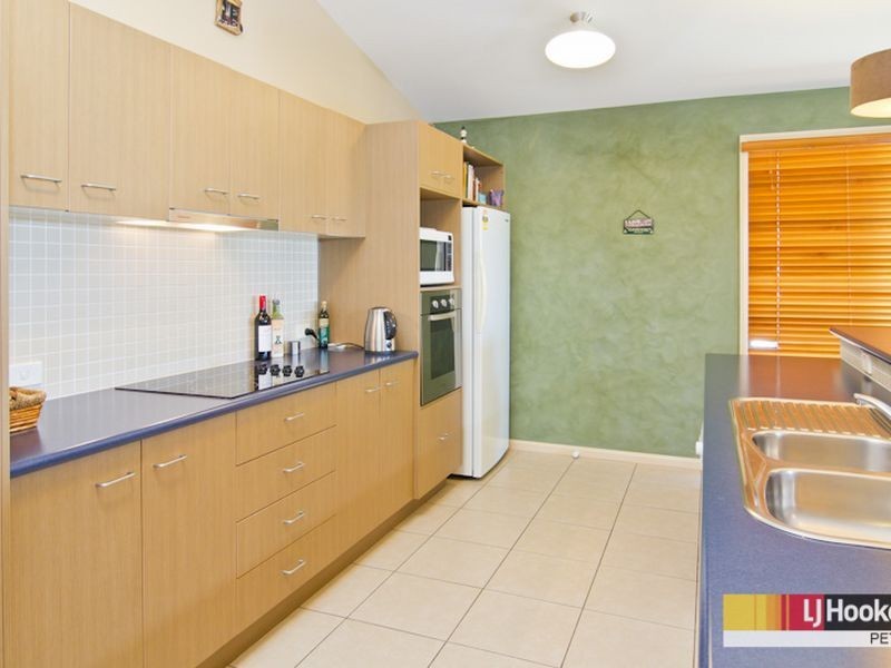 16 Ashford Circuit, Petrie QLD 4502