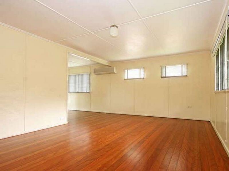 1 Houghton Street, Petrie QLD 4502