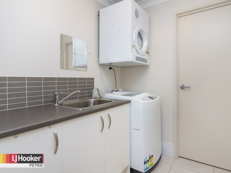 1/24 Armstrong Street, Petrie QLD 4502