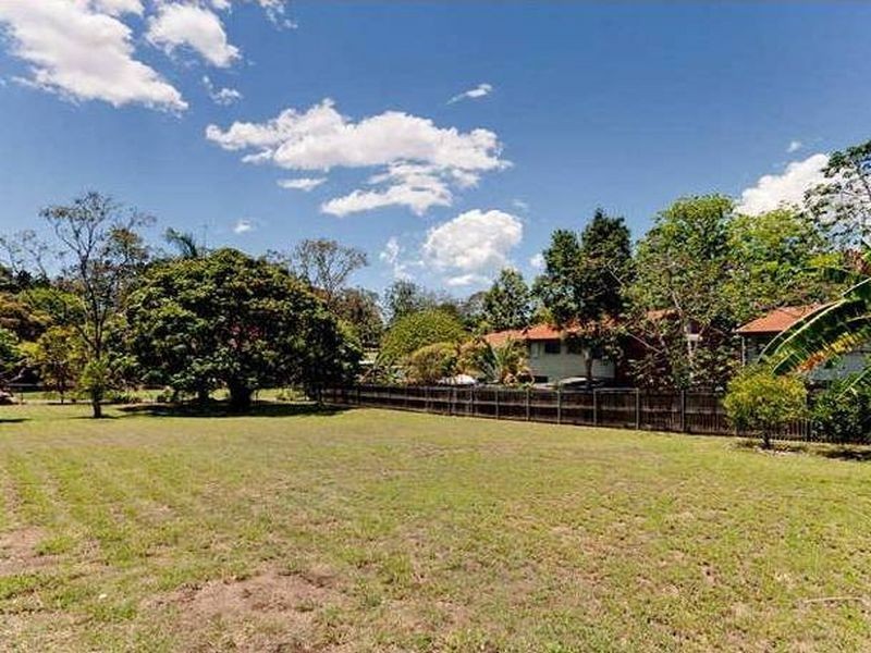 20 Young Street, Petrie QLD 4502