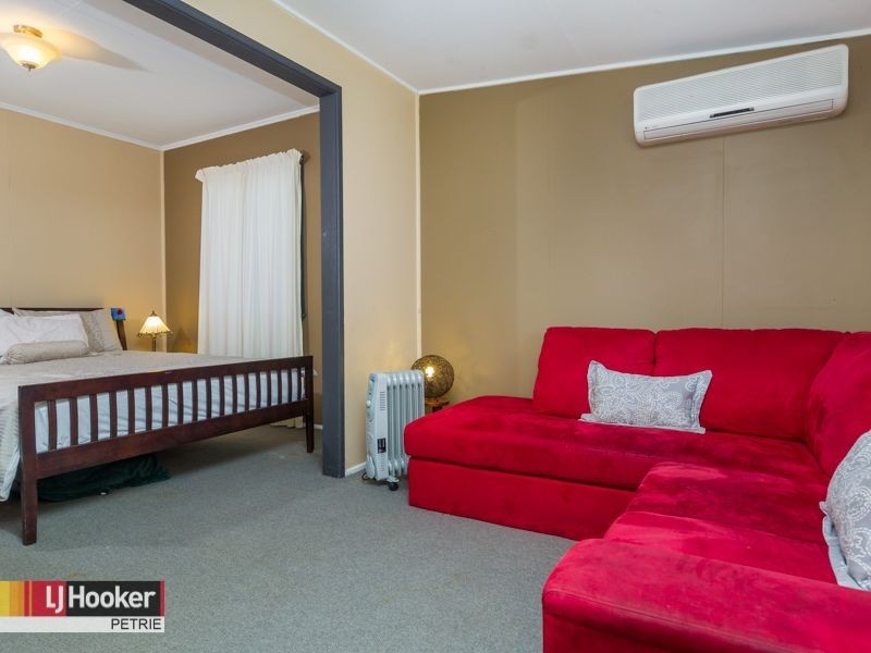 6 Boorogari Place, Petrie QLD 4502