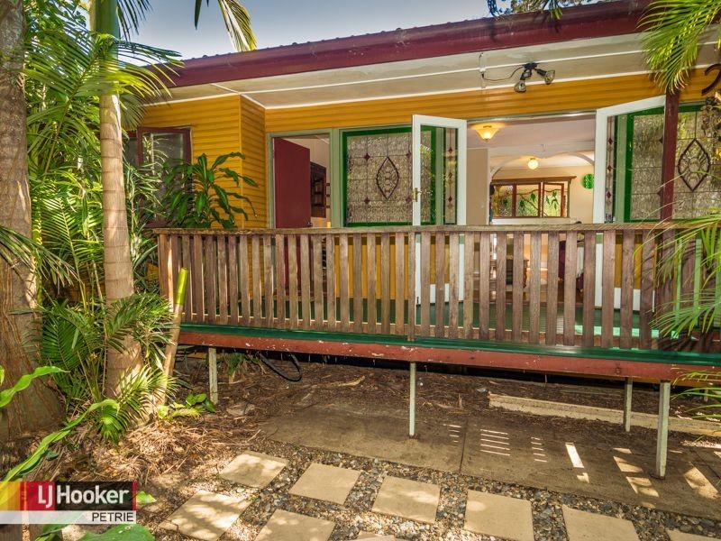 6 Boorogari Place, Petrie QLD 4502