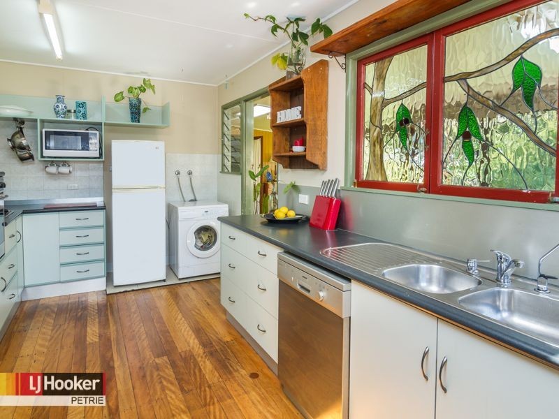 6 Boorogari Place, Petrie QLD 4502