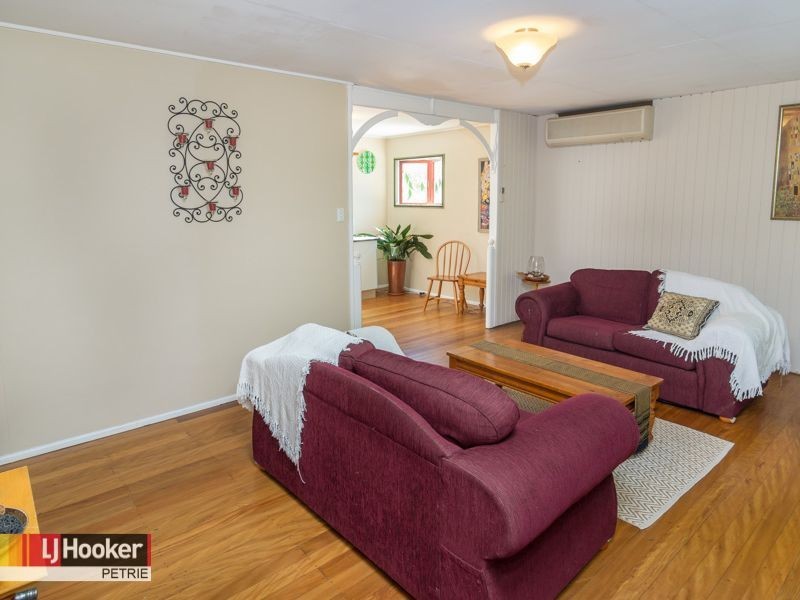 6 Boorogari Place, Petrie QLD 4502