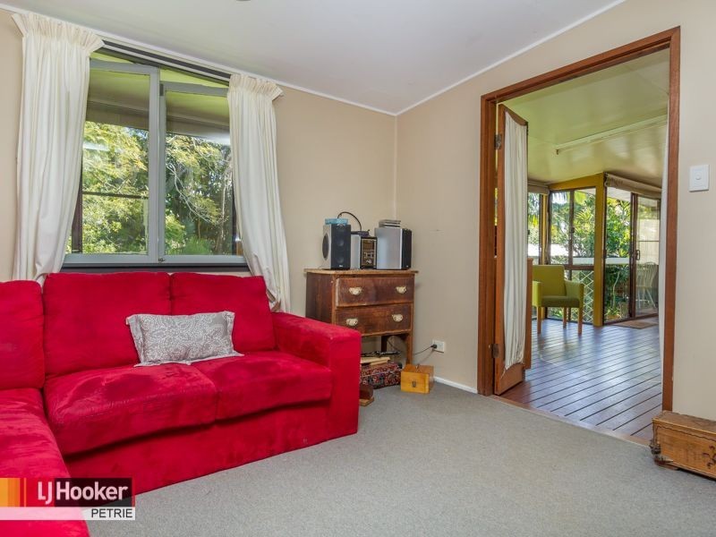 6 Boorogari Place, Petrie QLD 4502