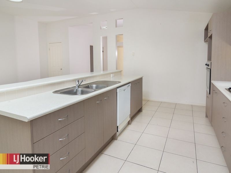 5/3 Tamari Place, Petrie QLD 4502