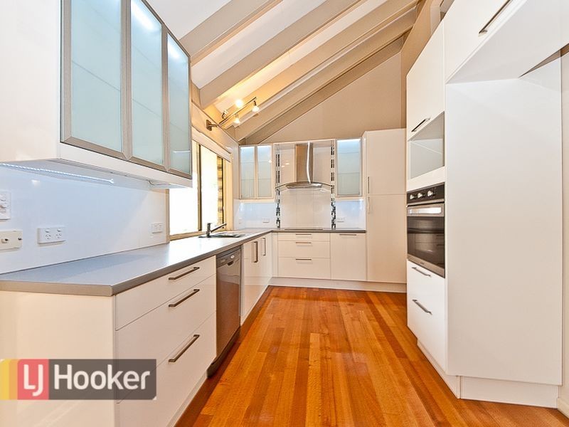 2 Bayeau Court, Petrie QLD 4502