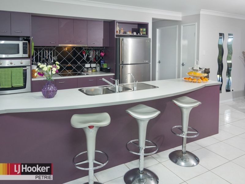 17 Webster Court, Petrie QLD 4502