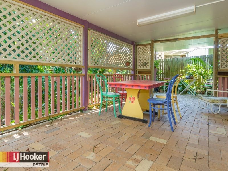 8 Augustins Crescent, Petrie QLD 4502