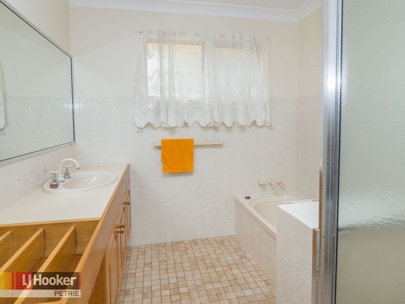 10 Vaucluse Crescent, Petrie QLD 4502
