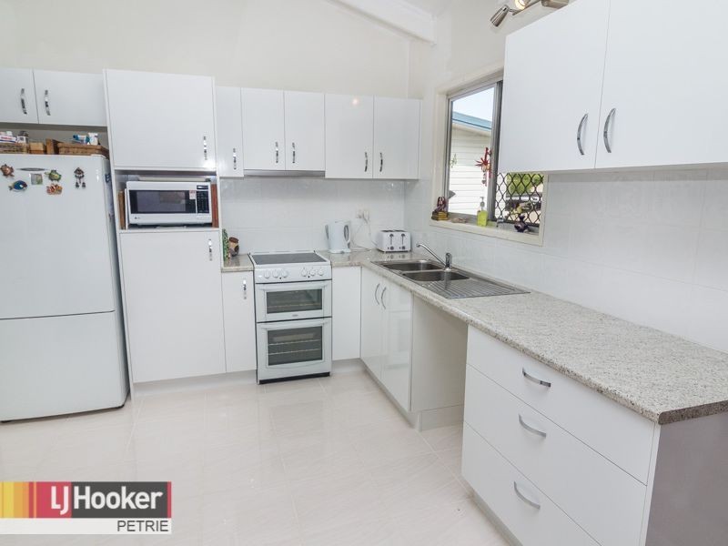 18 Joora Avenue, Petrie QLD 4502