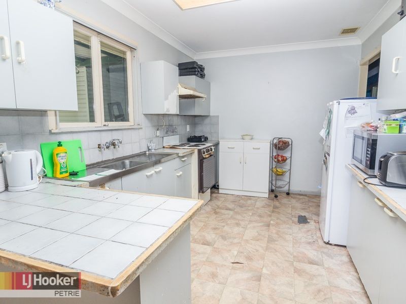 12 Frenchs Road, Petrie QLD 4502