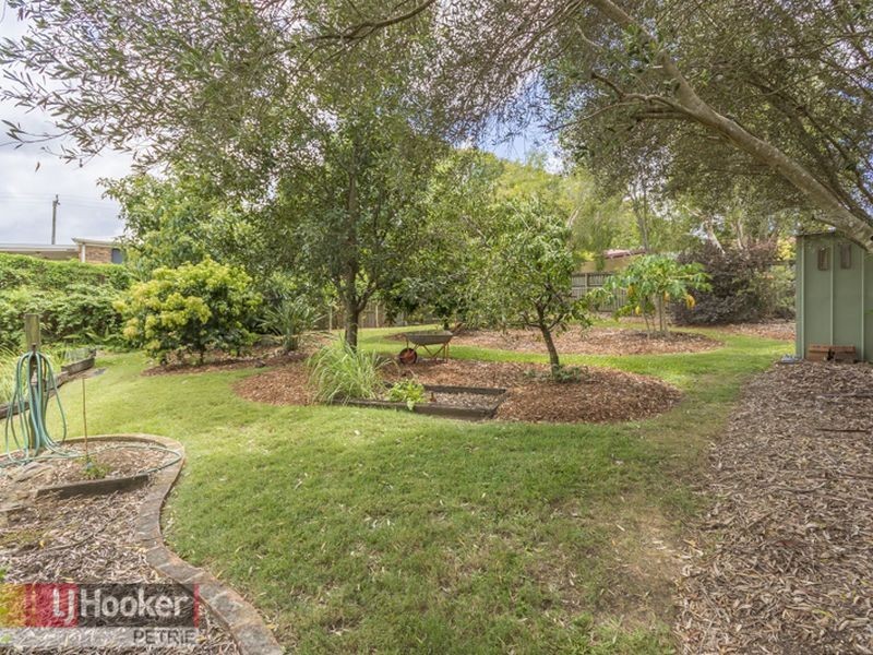 4 Champagne Street, Petrie QLD 4502