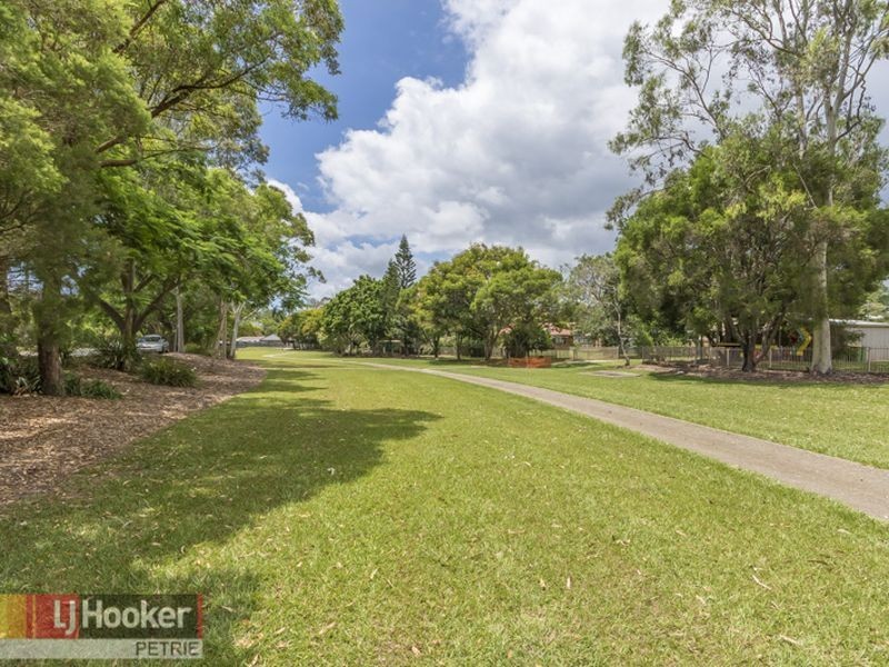 4 Champagne Street, Petrie QLD 4502