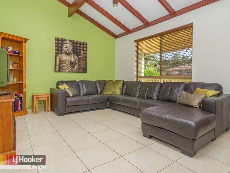 10 Oleron Terrace, Petrie QLD 4502