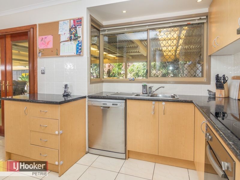 10 Oleron Terrace, Petrie QLD 4502