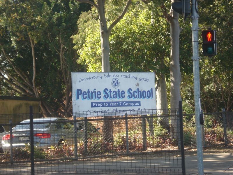 4 Lorient Ct, Petrie QLD 4502