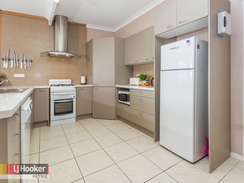 8 Armstrong Street, Petrie QLD 4502