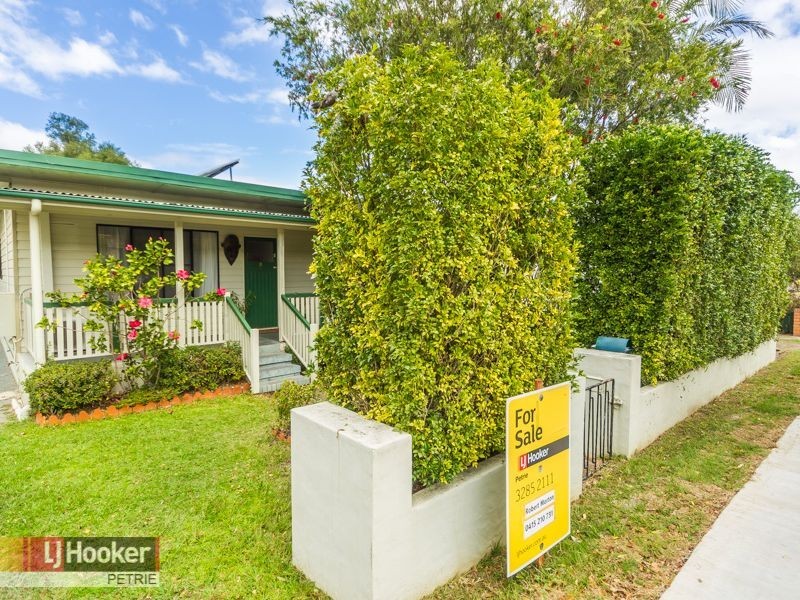 8 Armstrong Street, Petrie QLD 4502