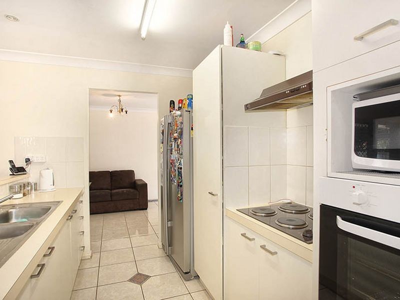 42 Vaucluse Cres, Petrie QLD 4502