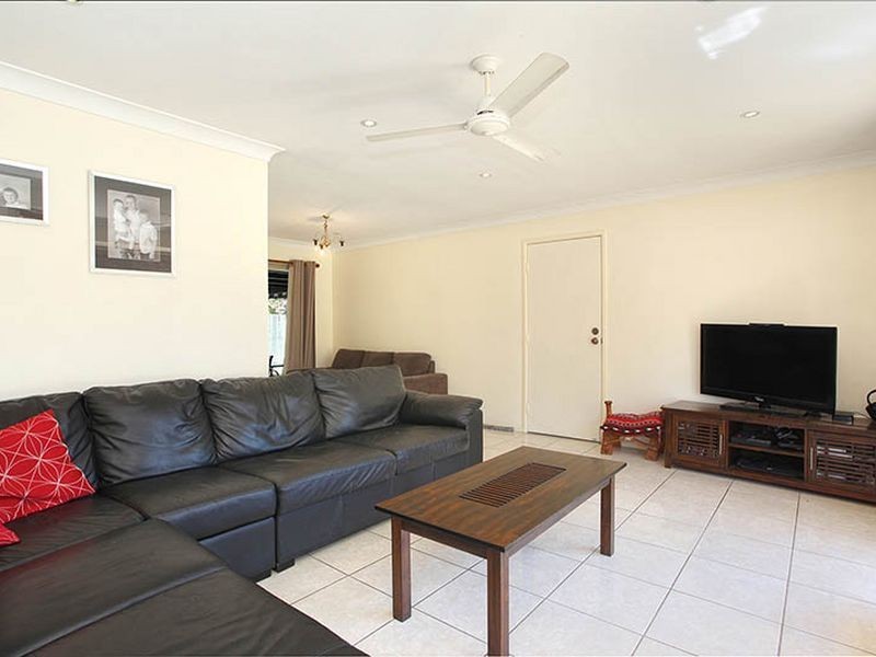 42 Vaucluse Cres, Petrie QLD 4502
