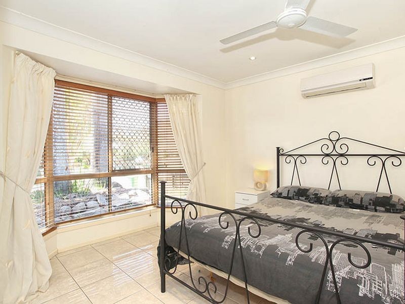42 Vaucluse Cres, Petrie QLD 4502