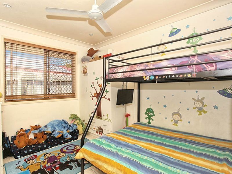 42 Vaucluse Cres, Petrie QLD 4502