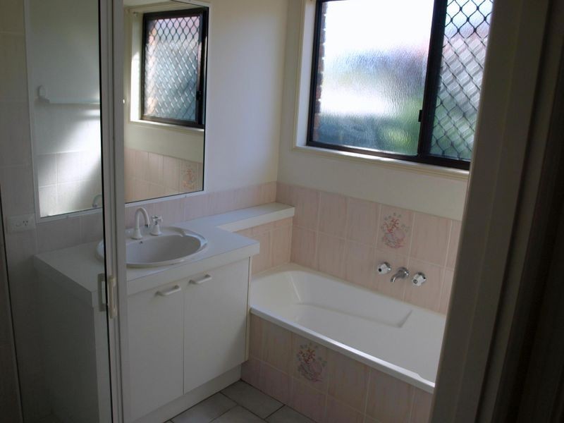 6 Newlands Avenue, Petrie QLD 4502