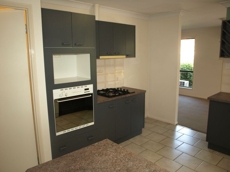 6 Newlands Avenue, Petrie QLD 4502