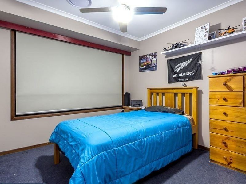 48 Eucumbene Drive, Petrie QLD 4502