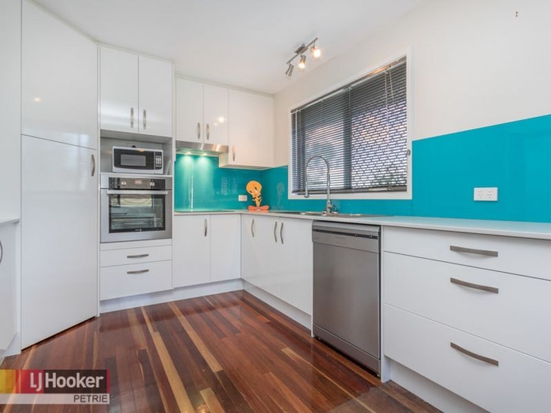 11 Forestville Rd, Petrie QLD 4502