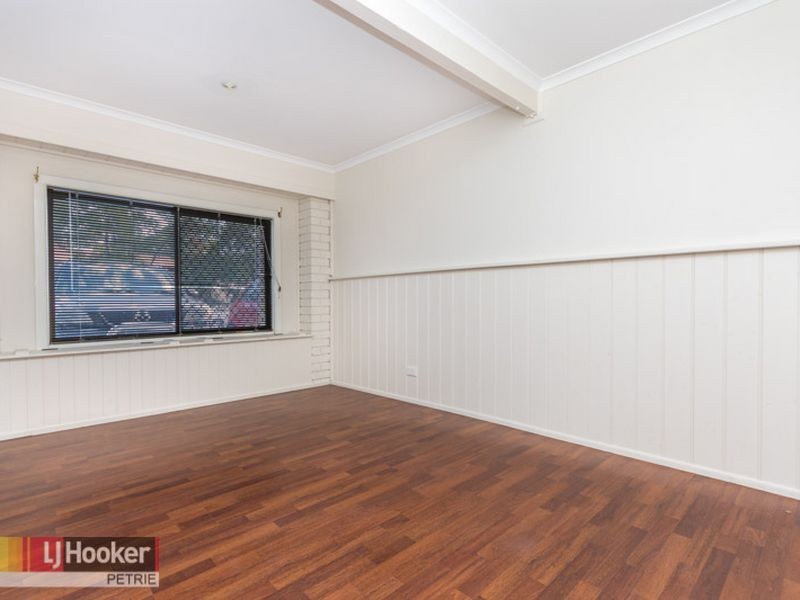 11 Forestville Rd, Petrie QLD 4502