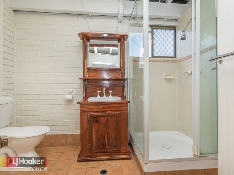 11 Forestville Rd, Petrie QLD 4502