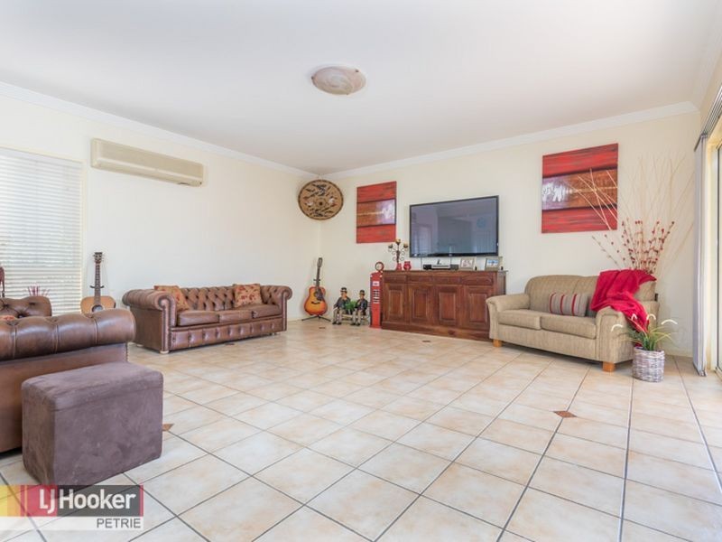 8 Turnbull Court, Petrie QLD 4502