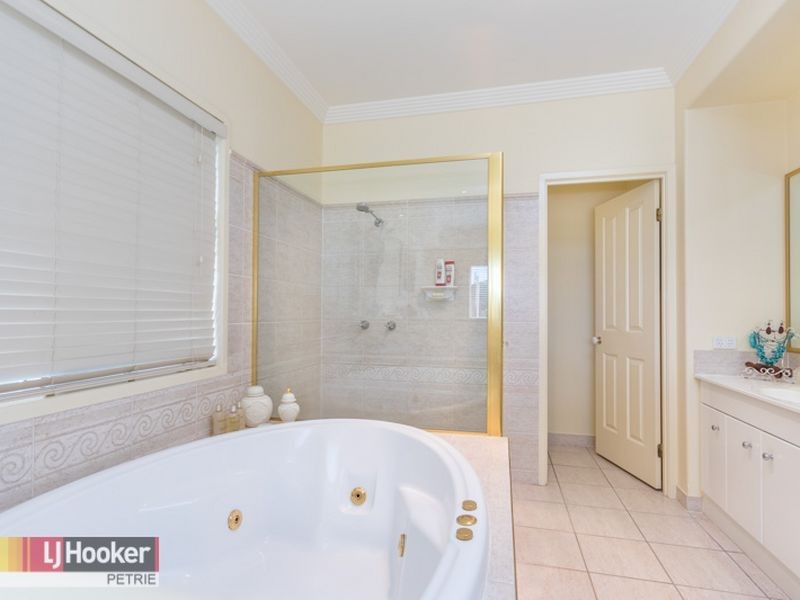 8 Turnbull Court, Petrie QLD 4502