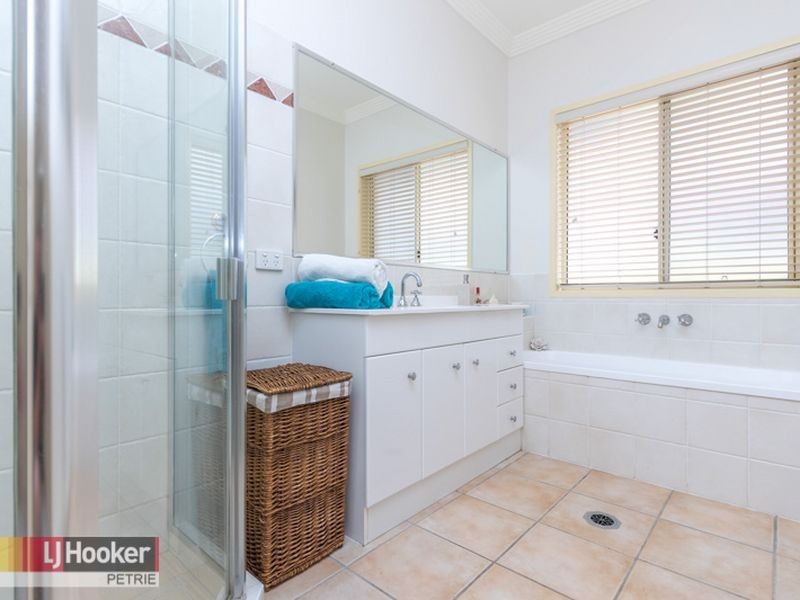 8 Turnbull Court, Petrie QLD 4502